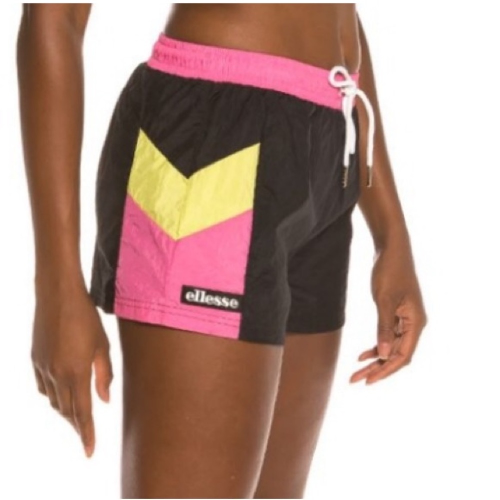 🆕 Ellesse Kasibu light weight shorts